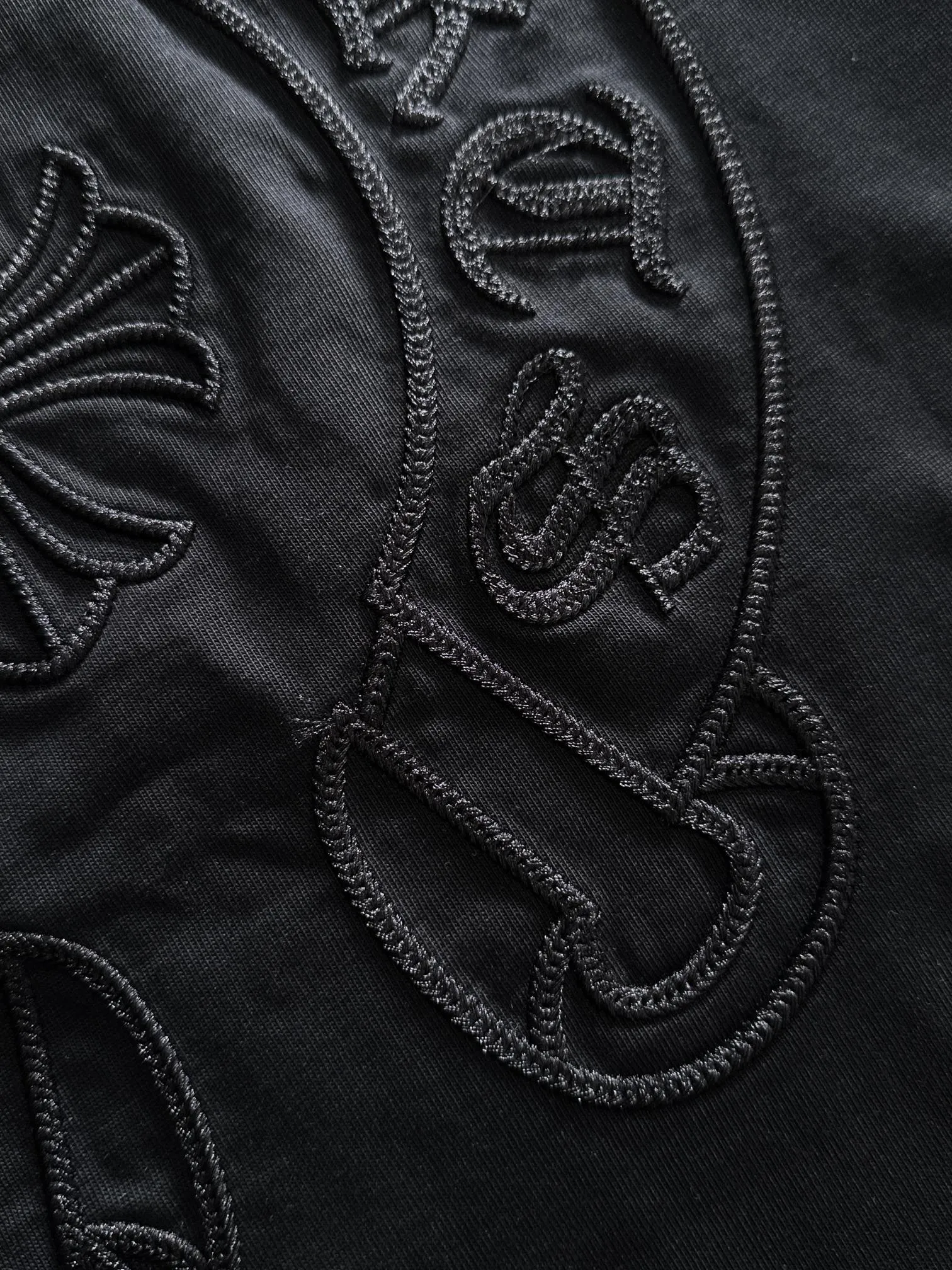 P270 Chrome Hearts* (exclusive quality in the market) hot style 2꯭0꯭2꯭5 autumn style long T new version Original ⌚️ high version Chrome Hearts The fabric is made of 380g high-density pure cotton custom fabric. It does not deform or shrink. The three-dimensional drape is amazing. Process introduction: The front and back panels are made of Behringer stacked show thousands of needle embroidery. Color: black SIZE: S-XXL